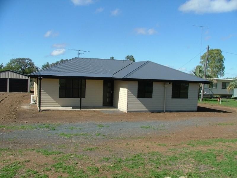 4 Peter Street, Goombungee QLD 4354