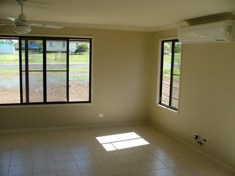 4 Peter Street, Goombungee QLD 4354