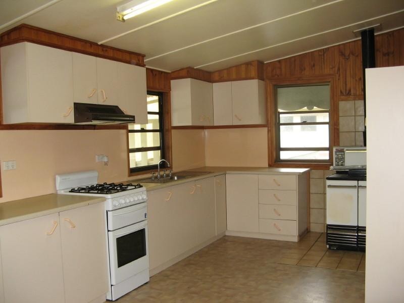 28 Albert Street, Crows Nest QLD 4355