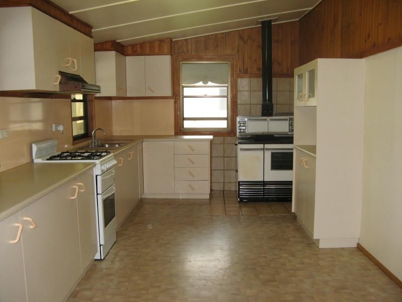 28 Albert Street, Crows Nest QLD 4355