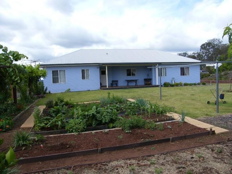 844 Merritts Creek Road, Hampton QLD 4352