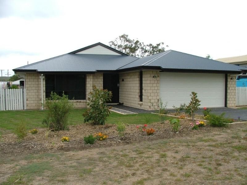 8 Samuel Avenue, Crows Nest QLD 4355