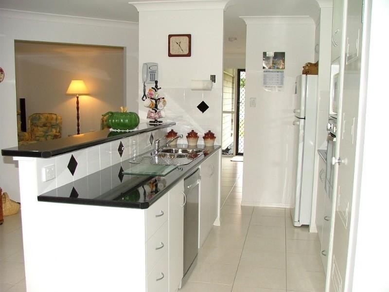 8 Samuel Avenue, Crows Nest QLD 4355