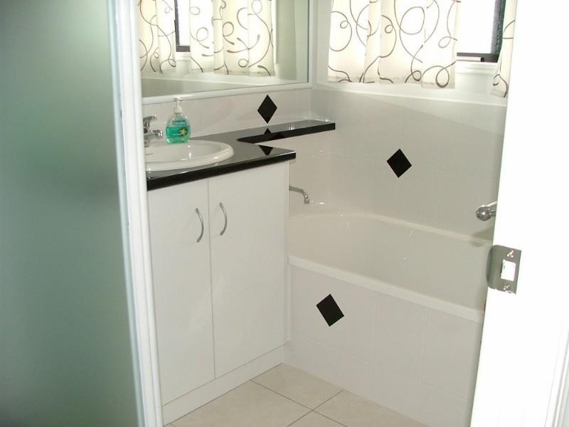 8 Samuel Avenue, Crows Nest QLD 4355