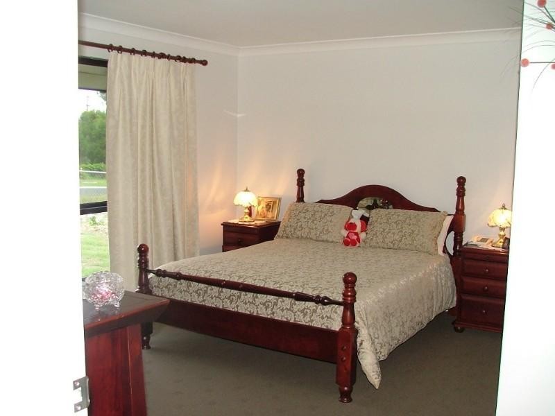 8 Samuel Avenue, Crows Nest QLD 4355