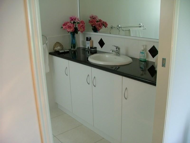 8 Samuel Avenue, Crows Nest QLD 4355