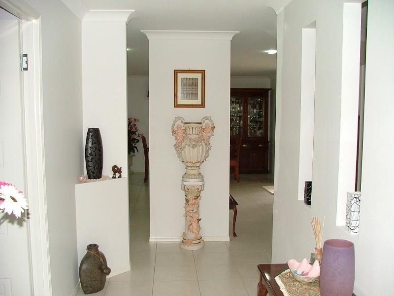 8 Samuel Avenue, Crows Nest QLD 4355