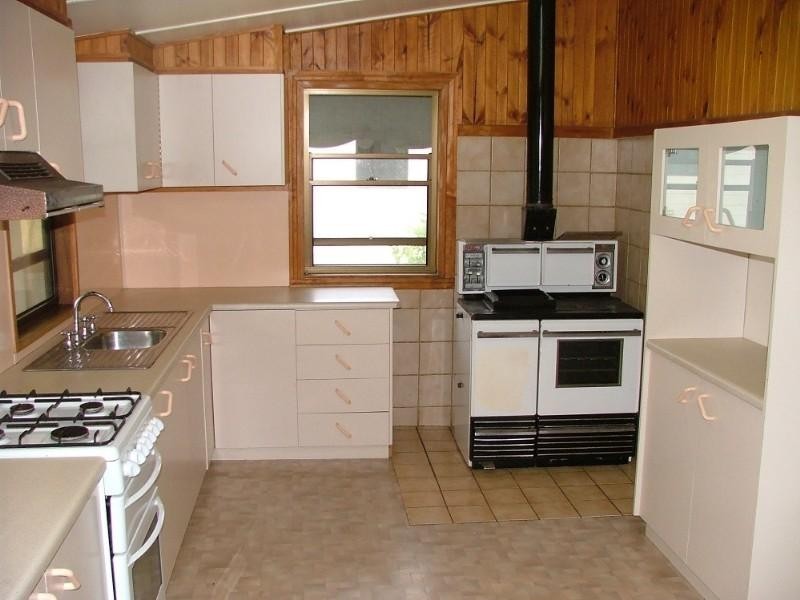 28 Albert Street, Crows Nest QLD 4355