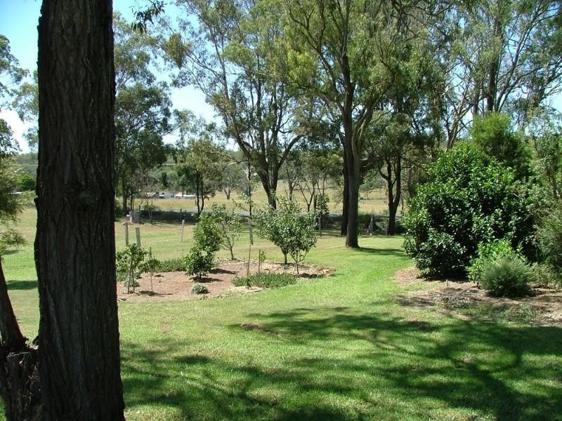 24 Eastside Road, Crows Nest QLD 4355