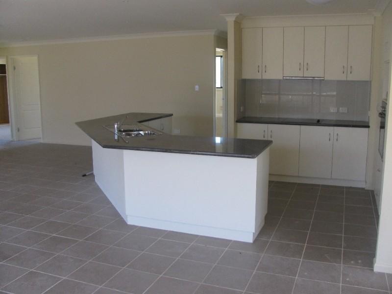 L97 Vicky Avenue, Crows Nest QLD 4355