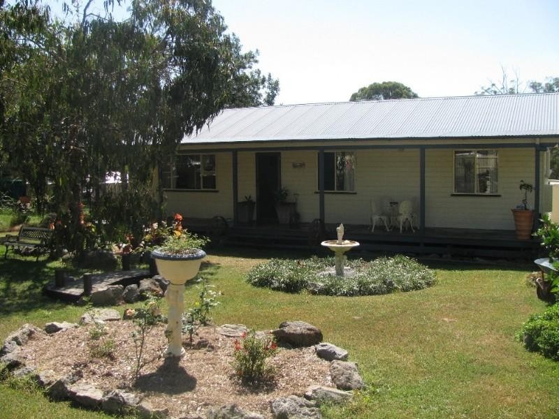 6 Albert Street, Crows Nest QLD 4355