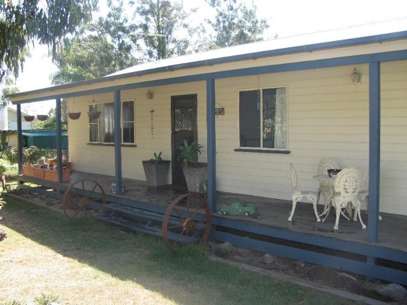 6 Albert Street, Crows Nest QLD 4355