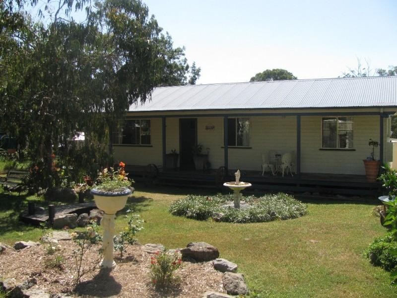 6 Albert Street, Crows Nest QLD 4355