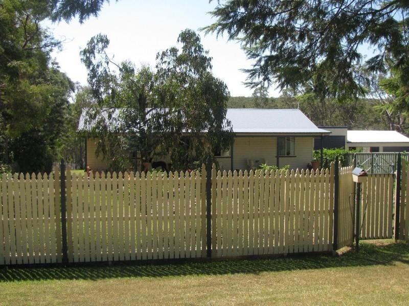 6 Albert Street, Crows Nest QLD 4355