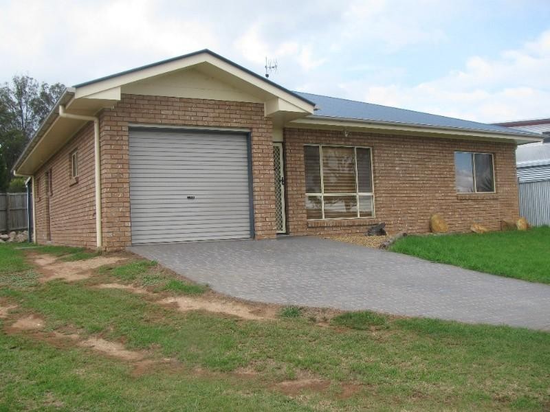 2 Matthew Court, Crows Nest QLD 4355