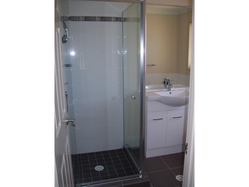 Unit1/4 Jane Street, Crows Nest QLD 4355