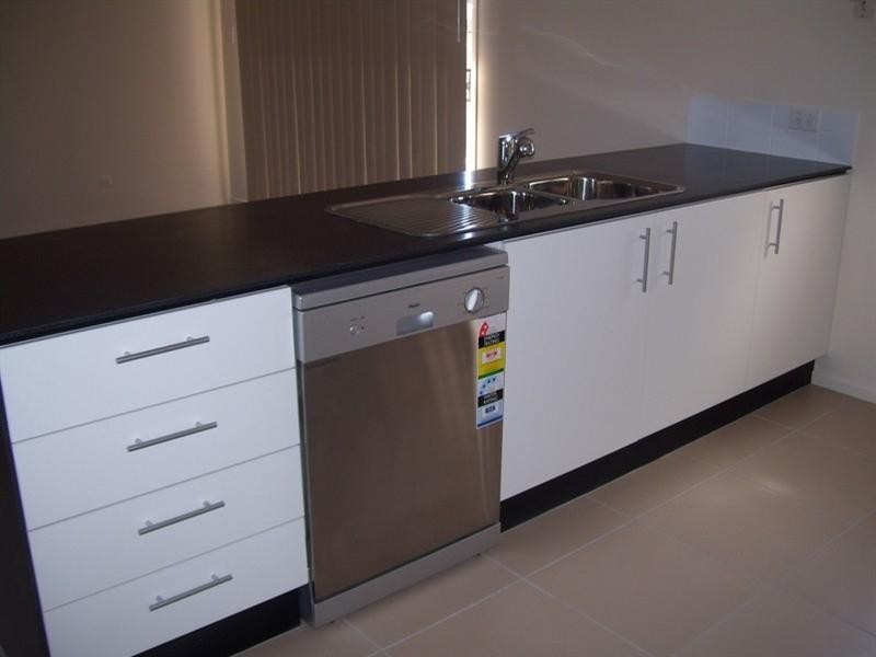 Unit1/4 Jane Street, Crows Nest QLD 4355