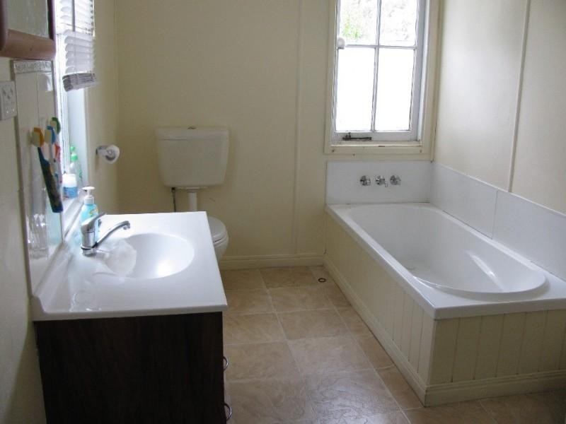 6 Emu Creek Road, Crows Nest QLD 4355