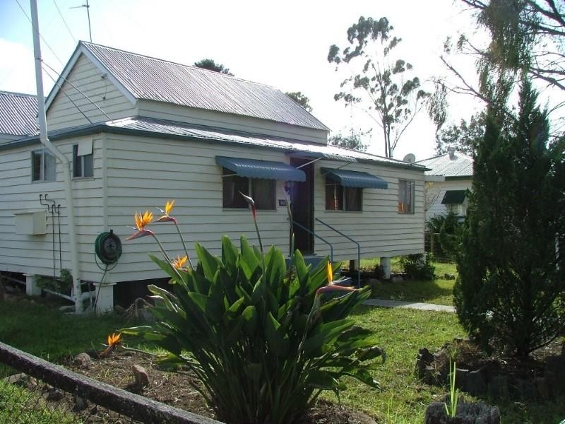 18 John Street, Crows Nest QLD 4355