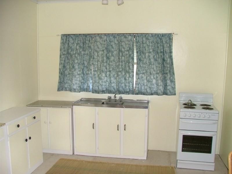 18 John Street, Crows Nest QLD 4355