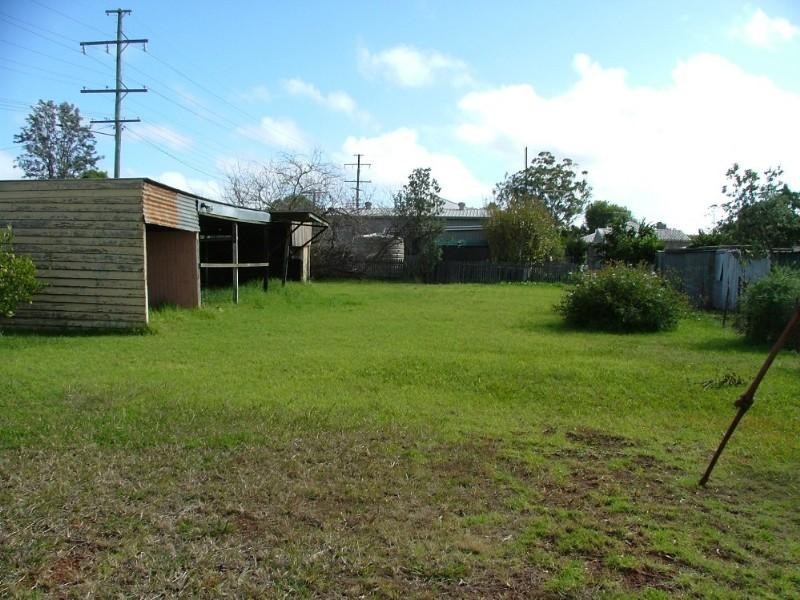 18 John Street, Crows Nest QLD 4355