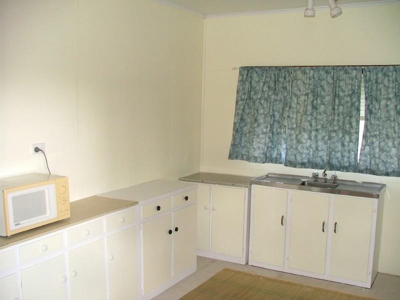 18 John Street, Crows Nest QLD 4355