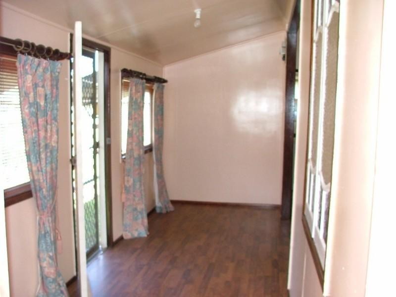 18 John Street, Crows Nest QLD 4355