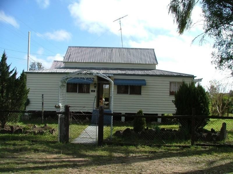 18 John Street, Crows Nest QLD 4355