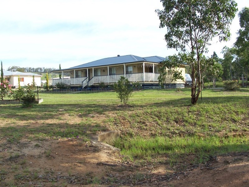 2 Devoncourt Road, Crows Nest QLD 4355