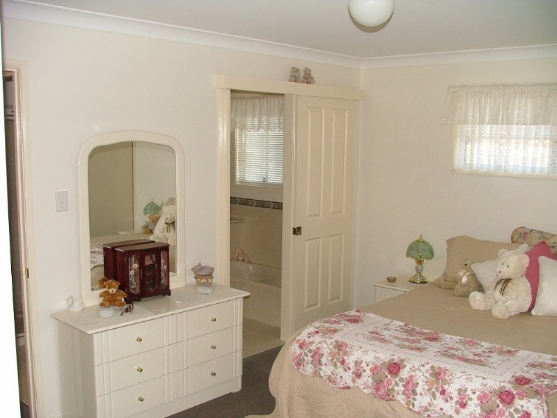 2 Devoncourt Road, Crows Nest QLD 4355