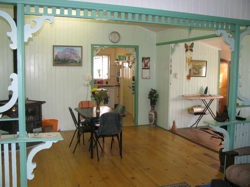 8 New England Highway, Crows Nest QLD 4355