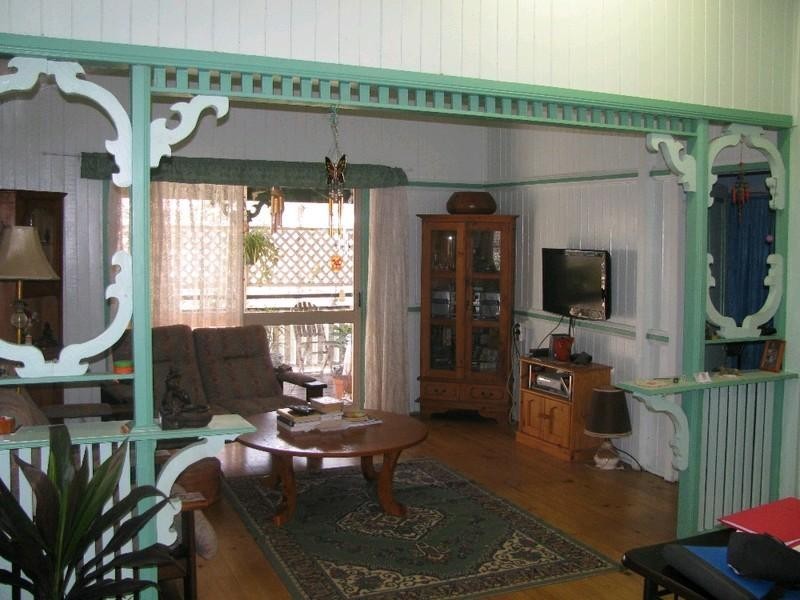 8 New England Highway, Crows Nest QLD 4355