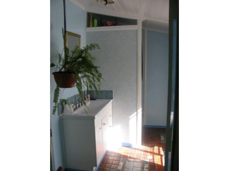 8 New England Highway, Crows Nest QLD 4355