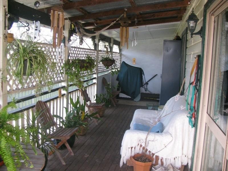 8 New England Highway, Crows Nest QLD 4355