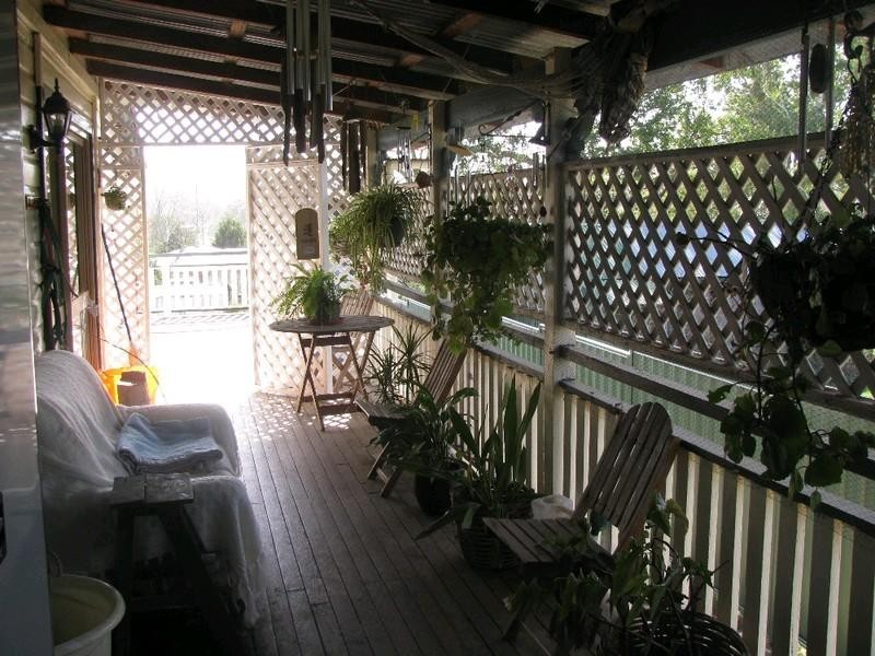 8 New England Highway, Crows Nest QLD 4355