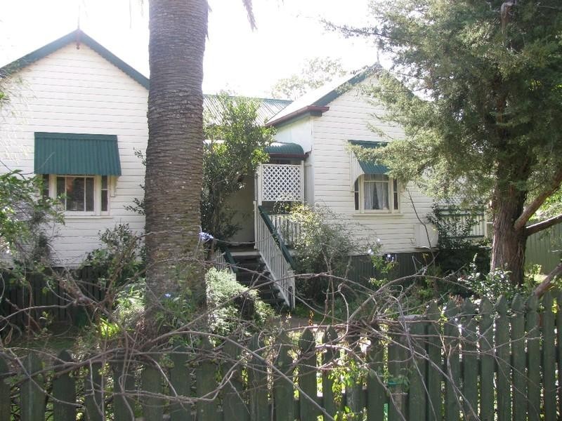 8 New England Highway, Crows Nest QLD 4355