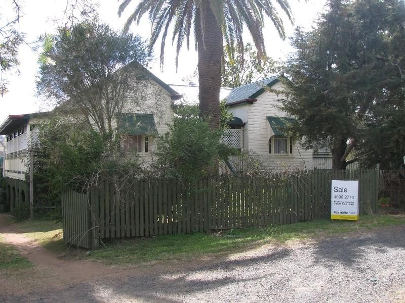 8 New England Highway, Crows Nest QLD 4355