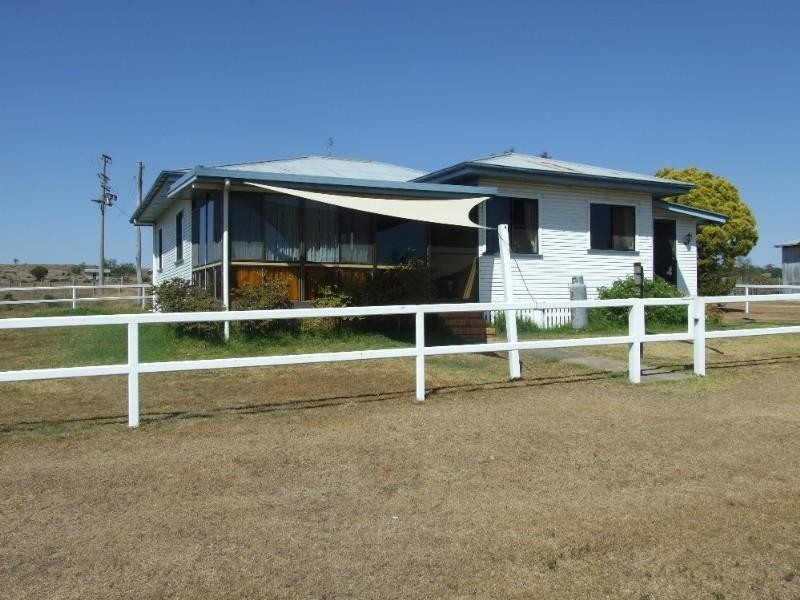 5758 New England Highway, Crows Nest QLD 4355