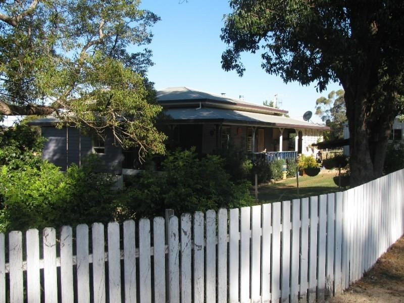 69 Albert Street, Crows Nest QLD 4355