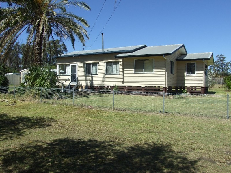 13 South Street, Crows Nest QLD 4355