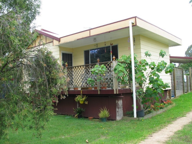 6 Dale Street, Crows Nest QLD 4355
