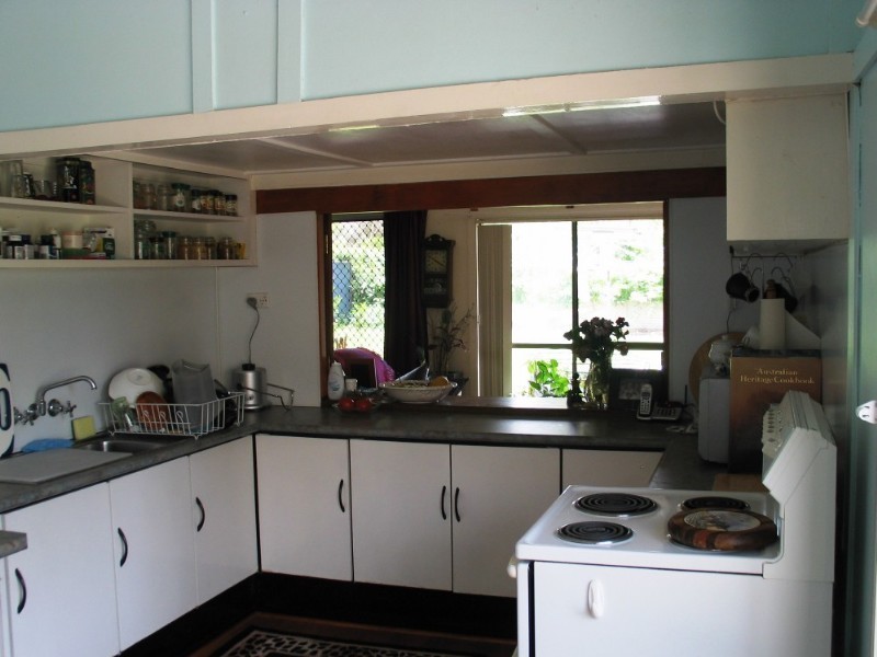 6 Dale Street, Crows Nest QLD 4355