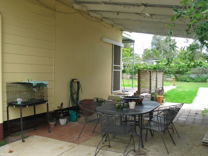 6 Dale Street, Crows Nest QLD 4355