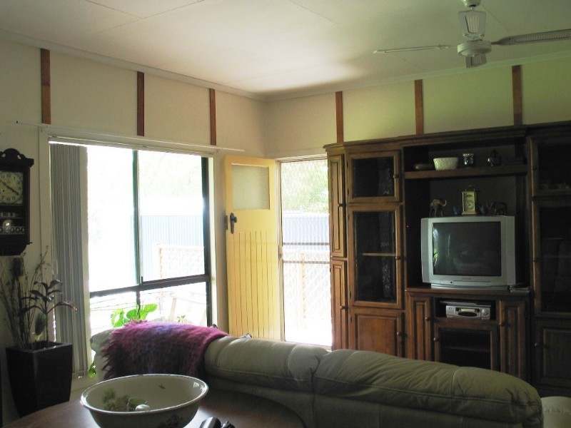 6 Dale Street, Crows Nest QLD 4355
