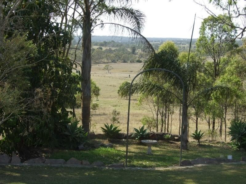 6891 New England Highway, Crows Nest QLD 4355