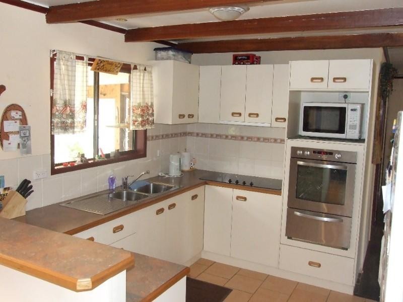 6891 New England Highway, Crows Nest QLD 4355