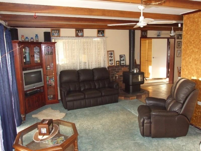 6891 New England Highway, Crows Nest QLD 4355