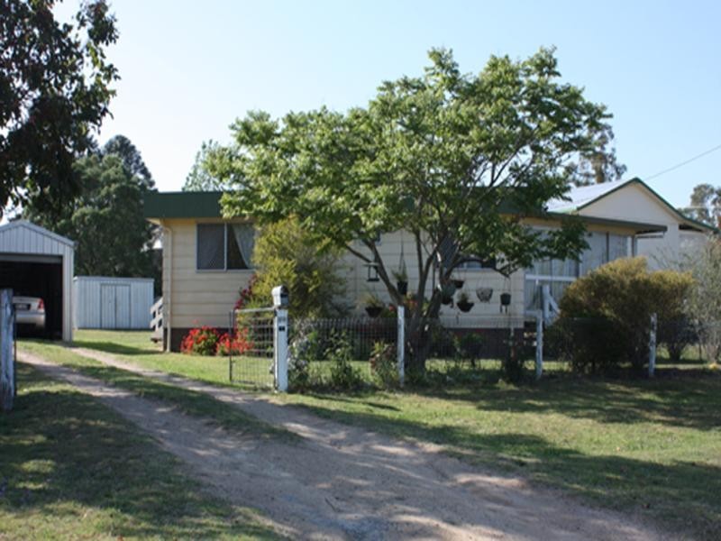 4 Dale Street, Crows Nest QLD 4355