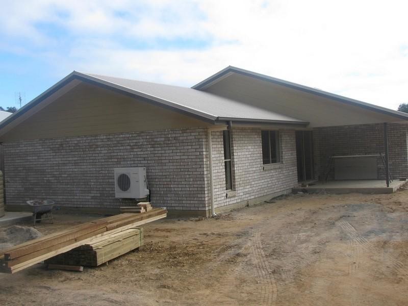 1 Lewis Street, Crows Nest QLD 4355