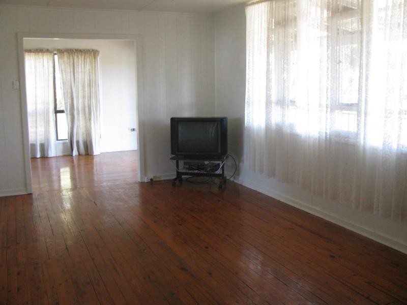 2 Dale Street, Crows Nest QLD 4355